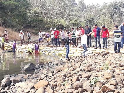 Overcome water scarcity of villagers in Navsuchi Wadi of Karjat | कर्जतच्या नवसूची वाडीमधील ग्रामस्थांची पाणीटंचाईवर मात