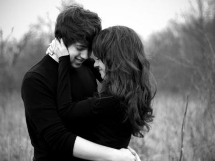 Valentine's Special; Give your partner a warm hug to express | व्हॅलेण्टाइन स्पेशल; व्यक्त होण्यासाठी जोडीदाराला द्या दिलखुलास आलिंगन Valentine's Special; Give your partner a warm hug to express | व्हॅलेण्टाइन स्पेशल; व्यक्त होण्यासाठी जोडीदाराला द्या दिलखुलास आलिंगन