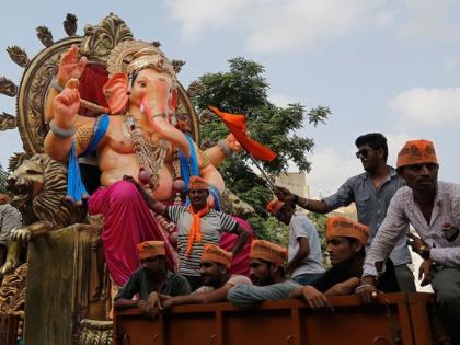 Make a policy in two weeks on POP sculpting of deities; High Court directions | देवीदेवतांच्या पीओपी मूर्तीबंदीवर दोन आठवड्यात धोरण तयार करा; उच्च न्यायालयाचे निर्देश