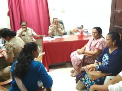 Women activists arrested for Right to P arrest | राईट टू पी साठी आंदोलन करणाऱ्या महिला कार्यकर्त्यांना अटक