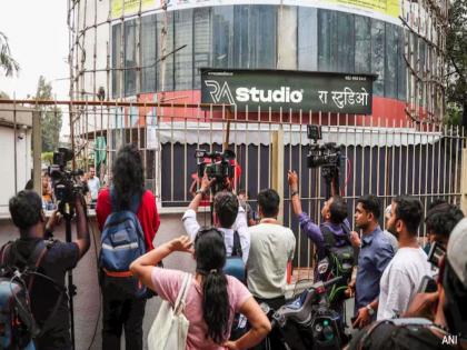 'शूटिंग'च्या नावाखाली भीतीचा खेळ अन् आजीने दाखवले धैर्य - Marathi News | game of fear in the name of shooting and a old lady showed courage | Latest News at Lokmat.com 'शूटिंग'च्या नावाखाली भीतीचा खेळ अन् आजीने दाखवले धैर्य - Marathi News | game of fear in the name of shooting and a old lady showed courage | Latest News at Lokmat.com