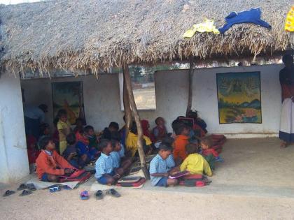 Education in trouble in Naxal-affected, remote ashram schools! | नक्षलग्रस्त, दुर्गम आश्रमशाळांमधील शिक्षणाच्या उंटावरून शेळ्या !