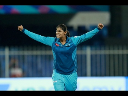 Womens T20 Challenge Final : Radha Yadav first player to pick 5-wicket haul in Womens T20 Challenge, Supernovas 118/8  | Womens T20 Challenge Final : स्मृती मानधानाच्या अर्धशतकावर राधा यादवनं फिरवलं पाणी, घातली विक्रमाला गवसणी