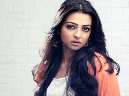 radhika apte trolled for her omnipresence on netflix | नेटकरी जोरात! अनुष्का शर्मानंतर राधिका आपटेची घेतली मजा!!