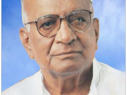  Senior freedom fighter, Raghunathata Kedge passes away; Funeral in a mournful environment at Sawal | ज्येष्ठ स्वातंत्र्यसेनानी रघुनाथतात्या केडगे यांचे निधन; सावळज येथे शोकाकुल वातावरणात अंत्यविधी