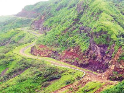 Travel in Raghuveer Ghat connecting Ratnagiri Satara districts is dangerous | रघुवीर घाटातील प्रवास ठरताेय हृदयाचे ठाेके चुकविणाराच, रत्नागिरी-सातारा जिल्ह्यांना जाेडणारा घाट