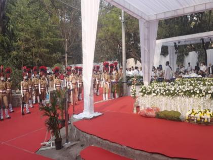 rahul bajaj passed away in pune | 'हमारा बजाज'च्या शिल्पकाराला अखेरचा निरोप; राहुल बजाज यांच्यावर पुण्यात शासकीय इतमामात अंत्यसंस्कार