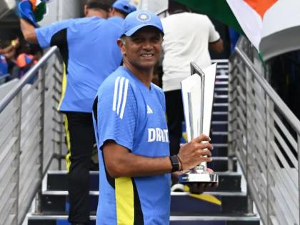 Different chemistry! Rahul Dravid rejects Rs 2.5 crore of prize money, wins hearts with humility   | वेगळंच रसायन! राहुल द्रविडने बक्षिसाच्या रकमेतील अडीच कोटी रुपये नाकारले, नम्रपणाने मन जिंकले  