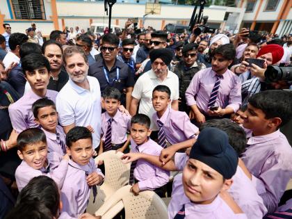 do not worry everything will be fine congress mp rahul gandhi met to the families of those victims in the border areas | काळजी नको, सगळे सुरळीत होईल; राहुल गांधींचा दिलासा, सीमाभागातील मृतांच्या कुटुंबांचे सांत्वन do not worry everything will be fine congress mp rahul gandhi met to the families of those victims in the border areas | काळजी नको, सगळे सुरळीत होईल; राहुल गांधींचा दिलासा, सीमाभागातील मृतांच्या कुटुंबांचे सांत्वन