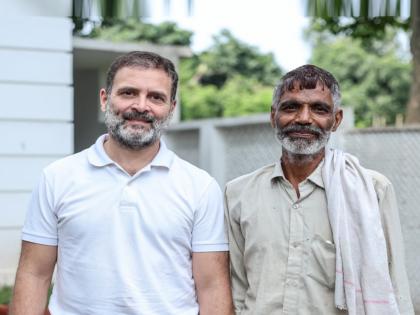 rahul gandhi meet vegetable seller rameshwar and chats on various topics | भाजीविक्रेता रामेश्वरबरोबर राहुल गांधी यांनी केले भोजन; विविध विषयांवर रंगल्या गप्पा