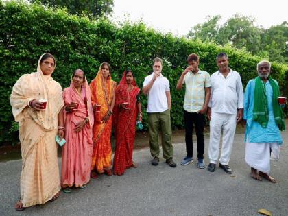 Rahul Gandhi meets voters declared dead by Election Commission | निवडणूक आयोग हा निवडणूक चोरी आयोग; मतचोरीवर काँग्रेस आक्रमक Rahul Gandhi meets voters declared dead by Election Commission | निवडणूक आयोग हा निवडणूक चोरी आयोग; मतचोरीवर काँग्रेस आक्रमक