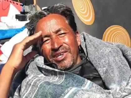 Sonam Wangchuk was coming from Ladakh to Delhi to protest delhi police detained him at Singhu border | सोनम वांगचुकसह १३० आंदोलक पोलिसांच्या ताब्यात; राहुल गांधी म्हणाले, "तुमचा अहंकार..."