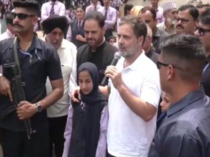 "Don't worry..." Rahul Gandhi reassures victims of Pakistan firing in Poonch | "काळजी करू नका…’’ पुंछमध्ये पाकिस्तानच्या गोळीबारात नुकसान झेलणाऱ्या पीडितांना राहुल गांधींनी दिला धीर "Don't worry..." Rahul Gandhi reassures victims of Pakistan firing in Poonch | "काळजी करू नका…’’ पुंछमध्ये पाकिस्तानच्या गोळीबारात नुकसान झेलणाऱ्या पीडितांना राहुल गांधींनी दिला धीर