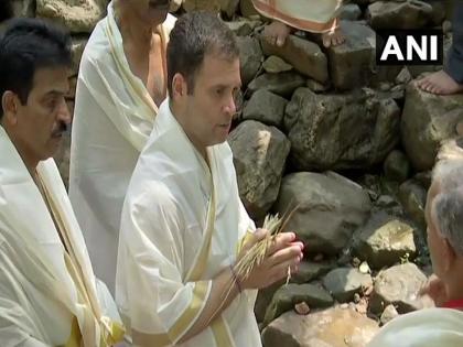 Kerala: Rahul Gandhi begins poll campaign in Wayanad, offers prayers at Thirunelli temple | राहुल गांधी वायनाड दौऱ्यावर; थिरुनेल्ली मंदिरात केली पूजा 