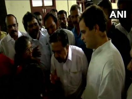 rahul gandhi on flood affected kerala visit | पूरपरिस्थितीचा आढावा घेण्यासाठी राहुल गांधी केरळ दौऱ्यावर