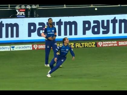 Qualifier 1, MI vs DC : Rahul Chahar's extraordinary juggling catch, Rohit sharma and team laughfing, Watch Video   | Qualifier 1, MI vs DC: राहुल चहरनं घेतलेला हा कॅच पाहून सारेच हसू लागले; पाहा व्हिडीओ 