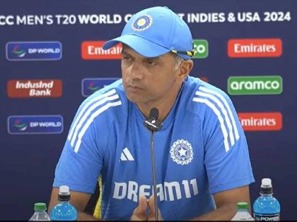 India head coach Rahul Dravid wasn't impressed with a reporter's question on the 97 Test the team played in Barbados against West Indies. | राहुल द्रविड संतापला! १९९७ सालच्या कसोटीचा प्रश्न विचारताच मुख्य प्रशिक्षक नाराज