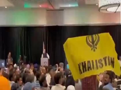 Rahul Gandhi America: At Rahul Gandhi's program in America, Khalistani flags were raised along with slogans and demand for Khalistan | अमेरिकेत राहुल गांधींच्या कार्यक्रमात खालिस्तानची मागणी, घोषणाबाजीसह झेंडेही फडकावले...