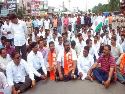 Rakhi Rokha Roko agitation, government protest | राहुरीत रास्ता रोको आंदोलन, शासनाचा निषेध