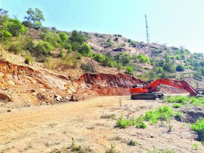  Due to soil erosion, the risk of drowsiness should be allowed by the government | माती उत्खननामुळे दरडीचा धोका, शासनाने पाहणी करूनच परवानगी द्यावी