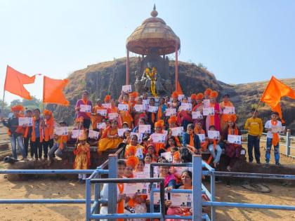 Women at Raigad to demand immediate reservation for the Maratha community | मराठा समाजाला सरसकट आरक्षणाच्या मागणीसाठी मंगळवेढ्यातील महिला रायगडावर 