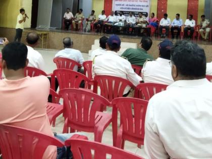 Raigad News: Rain of citizens' complaints in the traffic jam meeting, the back of senior officials of government departments | Raigad: वाहतूक कोंडीच्या बैठकीत नागरिकांच्या तक्रारींचा पाऊस, शासकीय विभागांच्या वरिष्ठ अधिकाऱ्यांची पाठ