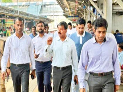 New General Manager interacts with passengers; Vivek Kumar Gupta appointed as P.R. General Manager | नव्या महाव्यवस्थापकांचा प्रवाशांशी संवाद; प.रे. महाव्यवस्थापकपदी विवेक कुमार गुप्ता New General Manager interacts with passengers; Vivek Kumar Gupta appointed as P.R. General Manager | नव्या महाव्यवस्थापकांचा प्रवाशांशी संवाद; प.रे. महाव्यवस्थापकपदी विवेक कुमार गुप्ता