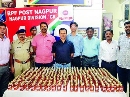 490 bottles of liquor seized in South Express | दक्षिण एक्स्प्रेसमध्ये दारूच्या ४९० बाटल्या जप्त