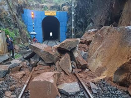 Landslide between Veravali Vilavade station on Konkan Railway route disrupts traffic on this route | पावसाचा कोकण रेल्वेला फटका; वेरवली विलवडे रेल्वेस्टेशन दरम्यान दरड कोसळली, वाहतूक विस्कळीत Landslide between Veravali Vilavade station on Konkan Railway route disrupts traffic on this route | पावसाचा कोकण रेल्वेला फटका; वेरवली विलवडे रेल्वेस्टेशन दरम्यान दरड कोसळली, वाहतूक विस्कळीत