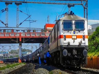 342 crore per annum saving of railways due to 100 percent electrification | शंभर टक्के विद्युतीकरणामुळे रेल्वेची वर्षाला ३४२ कोटींची बचत