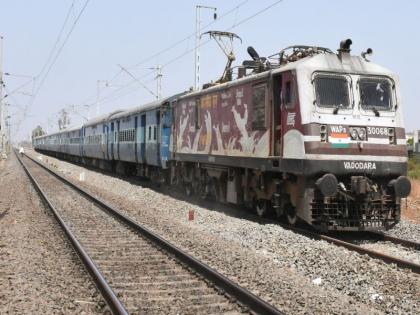 Rail runs from 120 kms through Ranley to Dondaichi | रनाळे ते दोंडाईचा दरम्यान ताशी 120 कि.मी.ने धावली रेल्वे