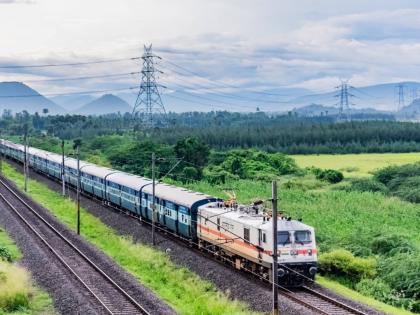 Railway administration's mistake, but passengers are disappointed; Waiting ticket limit 25 percent; Booked ticket 100 percent | चूक रेल्वे प्रशासनाची, भुर्दंड मात्र प्रवाशांना; वेटिंग तिकीट मर्यादा २५ टक्के; बुक मात्र १०० टक्के Railway administration's mistake, but passengers are disappointed; Waiting ticket limit 25 percent; Booked ticket 100 percent | चूक रेल्वे प्रशासनाची, भुर्दंड मात्र प्रवाशांना; वेटिंग तिकीट मर्यादा २५ टक्के; बुक मात्र १०० टक्के