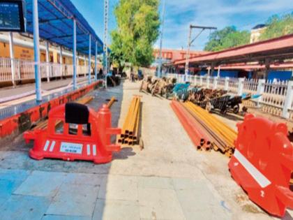 दिवाळी-छटपूजेच्या गर्दीवर रेल्वेकडून ‘होल्डिंग एरिया’चा उतारा; प्रमुख स्टेशनमध्ये एका वेळी ४ हजार प्रवाशांसाठी सुविधा - Marathi News | Railways to set up 'holding area' to deal with Diwali-Chhat Puja rush; Facilities for 4,000 passengers at a time at major stations | Latest News at Lokmat.com दिवाळी-छटपूजेच्या गर्दीवर रेल्वेकडून ‘होल्डिंग एरिया’चा उतारा; प्रमुख स्टेशनमध्ये एका वेळी ४ हजार प्रवाशांसाठी सुविधा - Marathi News | Railways to set up 'holding area' to deal with Diwali-Chhat Puja rush; Facilities for 4,000 passengers at a time at major stations | Latest News at Lokmat.com