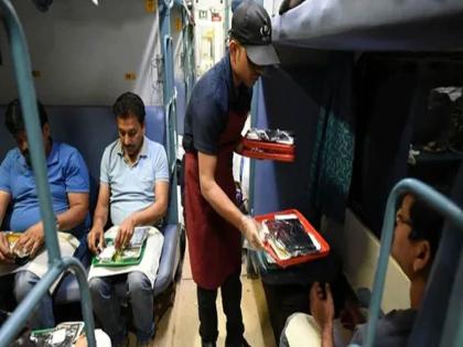 When will the quality of food in the train improves passengers are angry about railway service | ‘रेल्वेतील जेवणाचा दर्जा कधी सुधारणार?’ संतप्त प्रवाशांचा सवाल