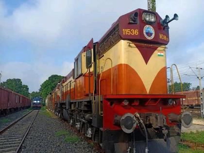 Railway Engines Targeted by Fuel Thieves; They stole 1,400 liters of diesel so easily from a two-wheeler | इंधन चोरांकडून रेल्वे इंजिन टार्गेट; दुचाकीतून चोरावे इतक्या सहज १,४०० लीटर डिझेल चोरले