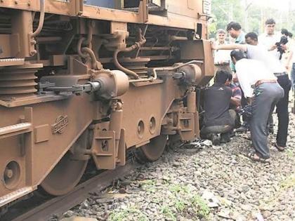 Railway engine derailed : Incident at Chacher station | रुळावरून उतरले रेल्वे इंजिन : चाचेर स्थानकावरील घटना