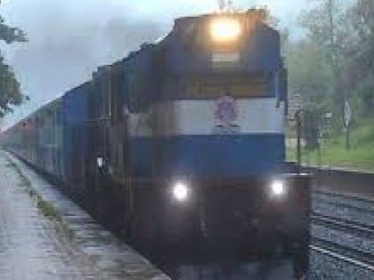 Megablock on Konkan line will affect train schedule on Friday | कोकण मार्गावर येत्या शुक्रवारी मेगाब्लॉक, रेल्वेगाड्यांच्या वेळापत्रकावर परिणाम होणार 