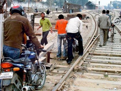 Shocking : In Nagpur division, within 21 months 725 people have died in the railway line limit | धक्कादायक : नागपूर विभागात २१ महिन्यांत रेल्वे हद्दीत सव्वासातशे बळी