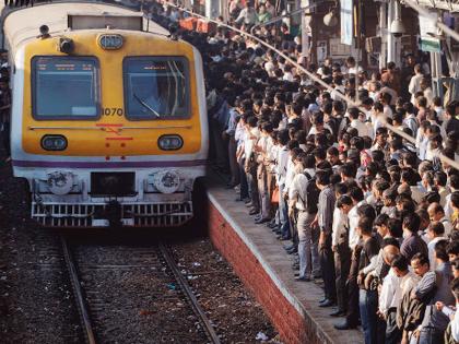 Hurdles race to reach CSMT, 534 rounds of local cancelled | सीएसएमटी गाठताना अडथळ्यांची शर्यत, लोकलच्या ५३४ फेऱ्या रद्द