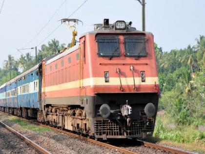 Man dies after being hit by another train while getting off a train to urinate in | Ratnagiri: रेल्वेतून लघुशंकेसाठी उतरला अन् दुसऱ्या रेल्वेच्या धडकेने जीव गेला Man dies after being hit by another train while getting off a train to urinate in | Ratnagiri: रेल्वेतून लघुशंकेसाठी उतरला अन् दुसऱ्या रेल्वेच्या धडकेने जीव गेला
