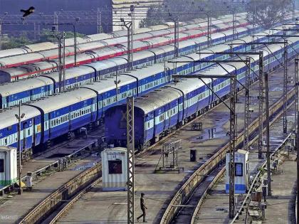 Automatic ticket vending machines now at railway stations |  रेल्वेस्थानकांवर आता ऑटोमेटिक तिकीट वेंडिंग मशीन