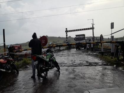 The railway gate in Pimpre Khurd will remain closed for 12 hours | Pune : पिंपरे खुर्दमधील रेल्वे गेट १२ तास राहणार बंद