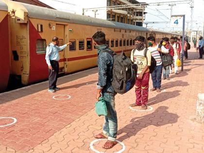 CoronaVirus Lockdown: Special train sends workers to 350 overseas Karnataka | CoronaVirus Lockdown : विशेष रेल्वेने कामगार रवाना, ३५० परप्रांतीय कर्नाटककडे