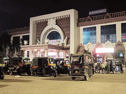 Midnight rickshaw journey 'danger' in Chhatrapati Sambhajinagar; High rent collection, feeling of insecurity | छत्रपती संभाजीनगरात मध्यरात्रीचा रिक्षा प्रवास ‘डेंजर’; जास्तीची भाडेवसुली, असुरक्षिततेची भावना