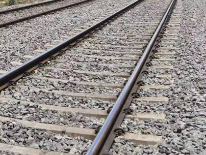 Ended life by laying on railway tracks | रेल्वे रुळावर डाेके ठेवून संपवले जीवन; मानसिक संतूलन बिघडलेल्या कारण आले समोर