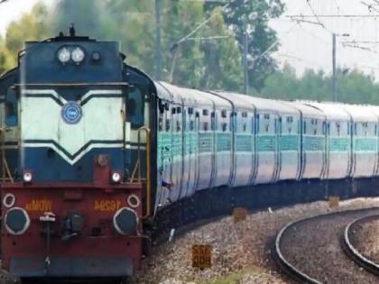 Passengers will get confirmed tickets only by train | रेल्वे प्रवाशांसाठी खुशखबर! धावत्या रेल्वेतच मिळणार कन्फर्म तिकीट