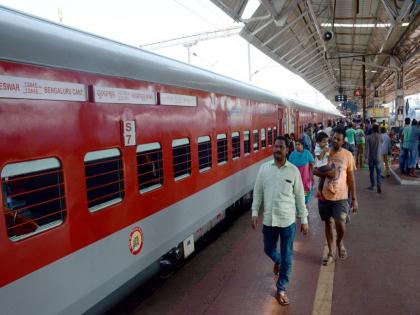 रेल्वे प्रवासात गंभीर आजार असलेल्या रुग्णांना मिळते ५० टक्के सूट; प्रवासादरम्यान ही कागदपत्रे आवश्यक