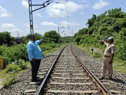 shock after the body of a passenger was found near the railway tracks | परळीत रेल्वेरुळाजवळ क्षिन्न विच्छिन्न अवस्थेतील मृतदेह आढळून आल्याने खळबळ