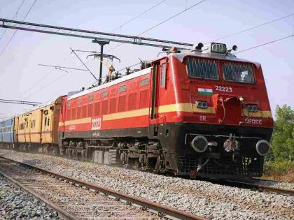 Railways aims for 'Zero Accidents' at crossing gates; Central Railway launches safety campaign in Nagpur division | क्रॉसिंग गेटवर रेल्वेचे ‘झिरो अॅक्सिडेन्ट’चे लक्ष्य; मध्य रेल्वे नागपूर विभागात सुरक्षा मोहीम Railways aims for 'Zero Accidents' at crossing gates; Central Railway launches safety campaign in Nagpur division | क्रॉसिंग गेटवर रेल्वेचे ‘झिरो अॅक्सिडेन्ट’चे लक्ष्य; मध्य रेल्वे नागपूर विभागात सुरक्षा मोहीम