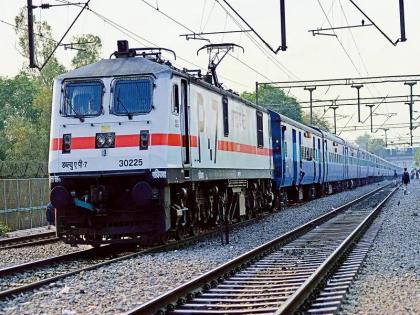 Train delayed by 1 hour 40 minutes due to doors not opening | Indian Railway | दारे न उघडल्याने रेल्वेला १ तास ४० मिनिटे उशीर